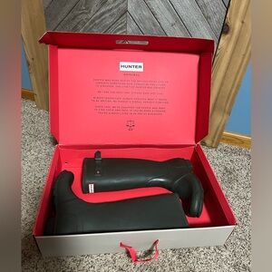 Hunter Green Tall Waterproof Rain boots. Size 7, Women’s